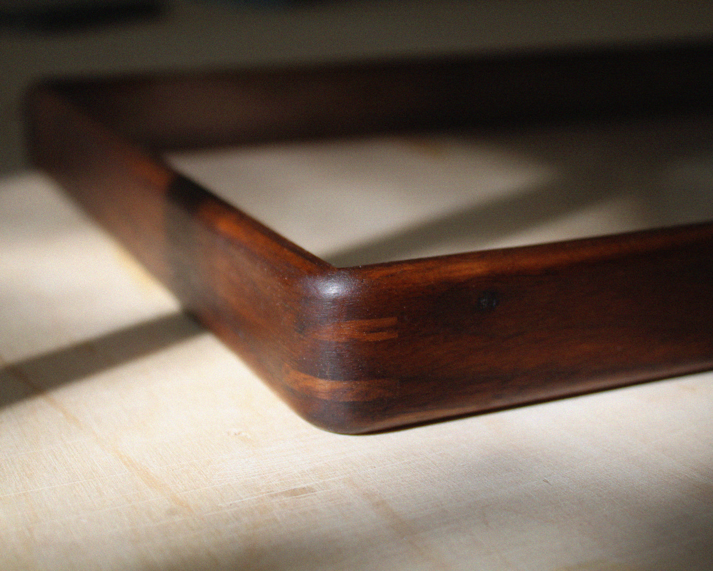 Rounded corner mirror — Polished walnut
