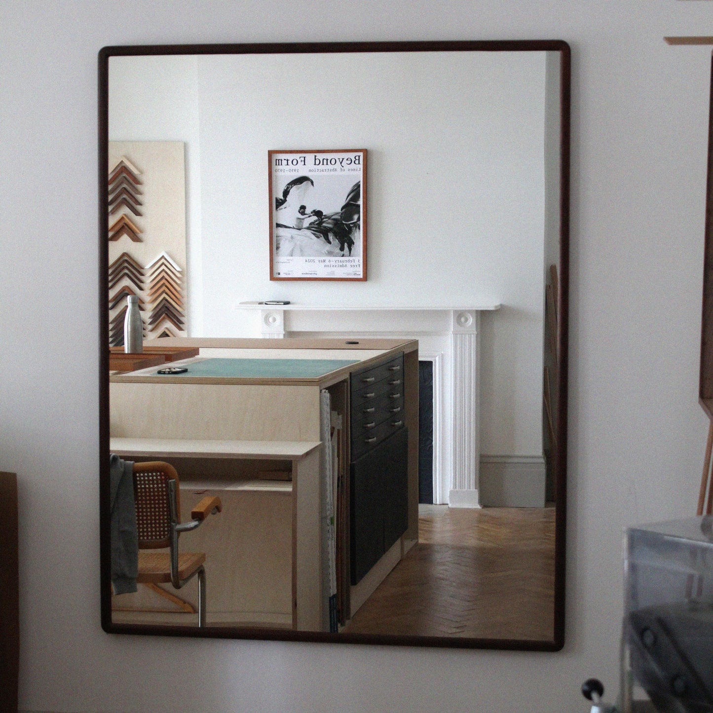 Rounded corner mirror — Polished walnut